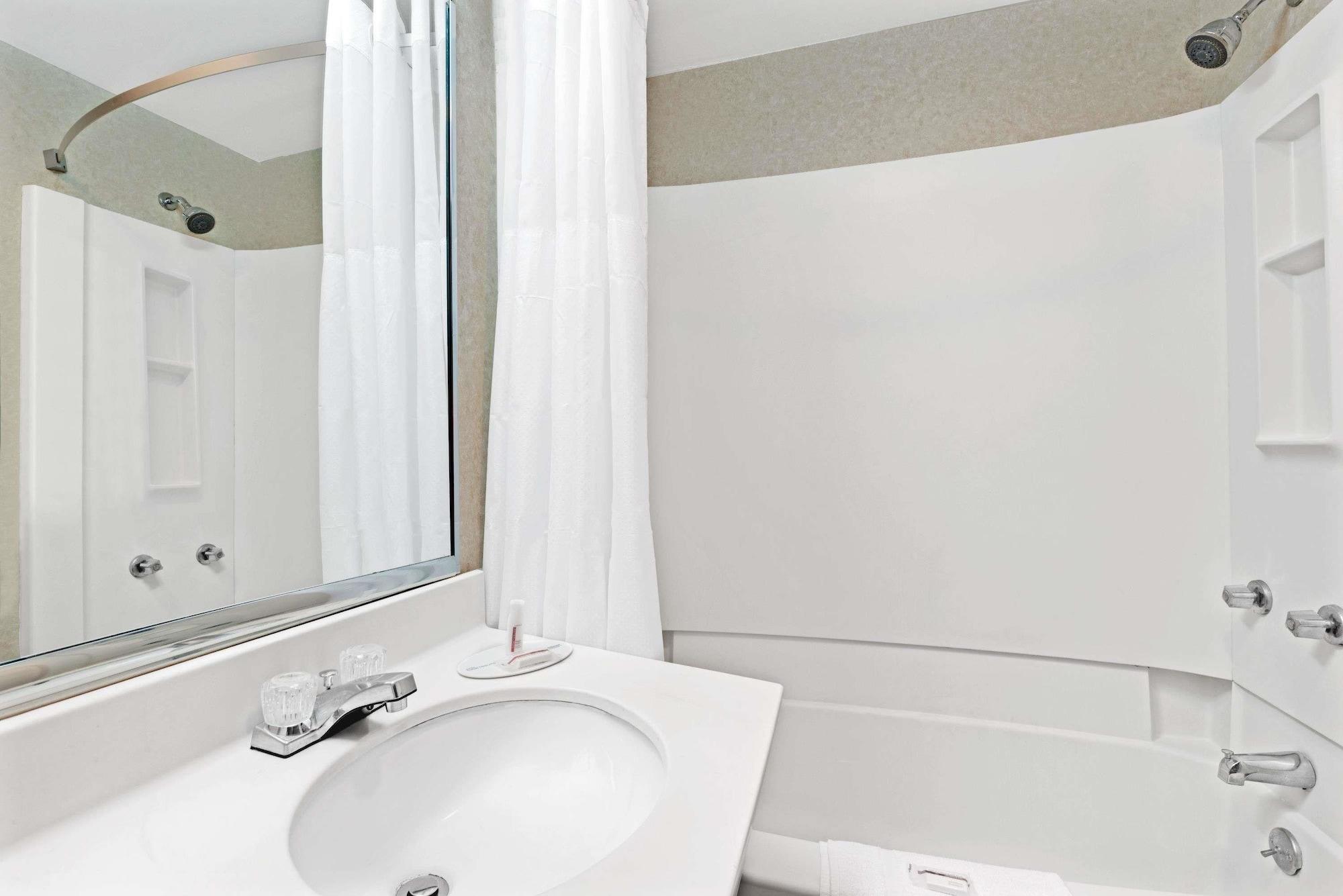 ซูเปอร์ 8 บาย วินด์แฮม เคนมอร์/บัฟฟาโล/ไนแองการาฟอลล์ แอเรีย Hotel Kenmore ภายนอก รูปภาพ