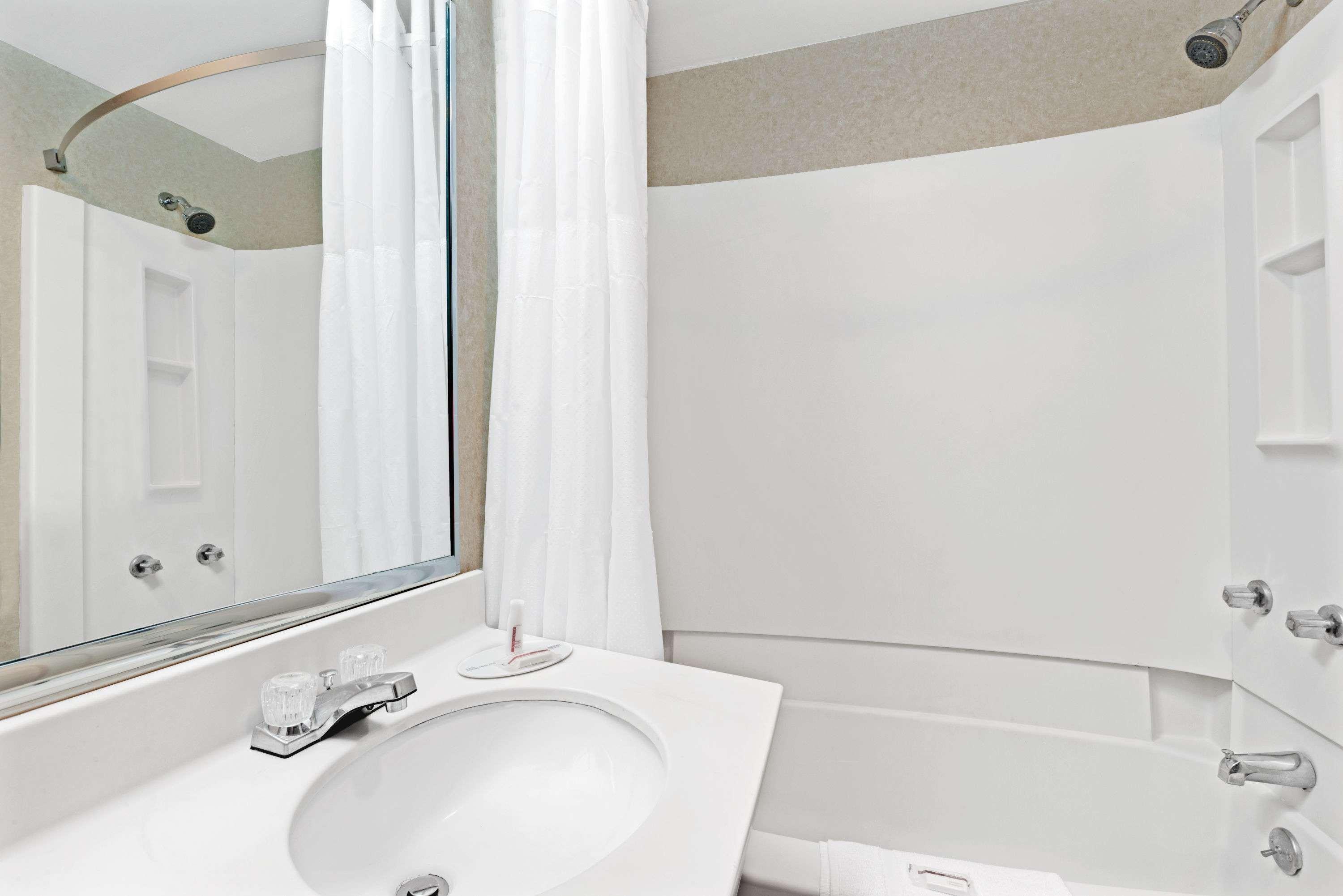ซูเปอร์ 8 บาย วินด์แฮม เคนมอร์/บัฟฟาโล/ไนแองการาฟอลล์ แอเรีย Hotel Kenmore ภายนอก รูปภาพ